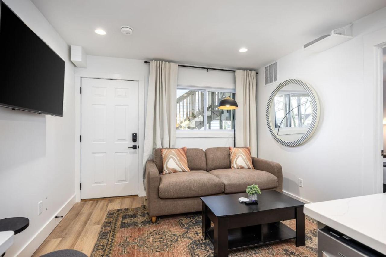 Multi-condo Building With 7 Units 15 Bedrooms 22 Beds And Free Parking Holiday home *