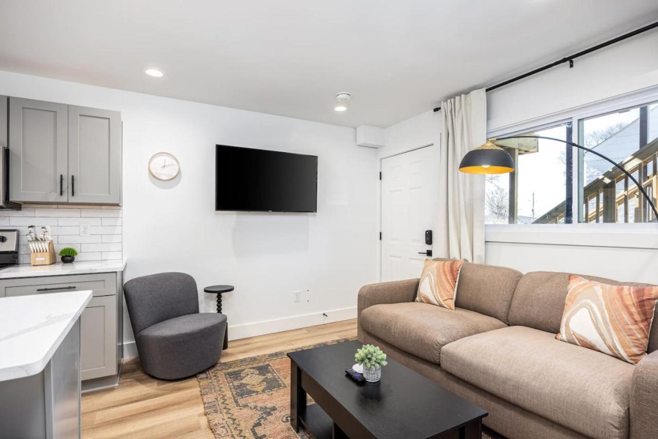 Multi-condo Building With 7 Units 15 Bedrooms 22 Beds And Free Parking *