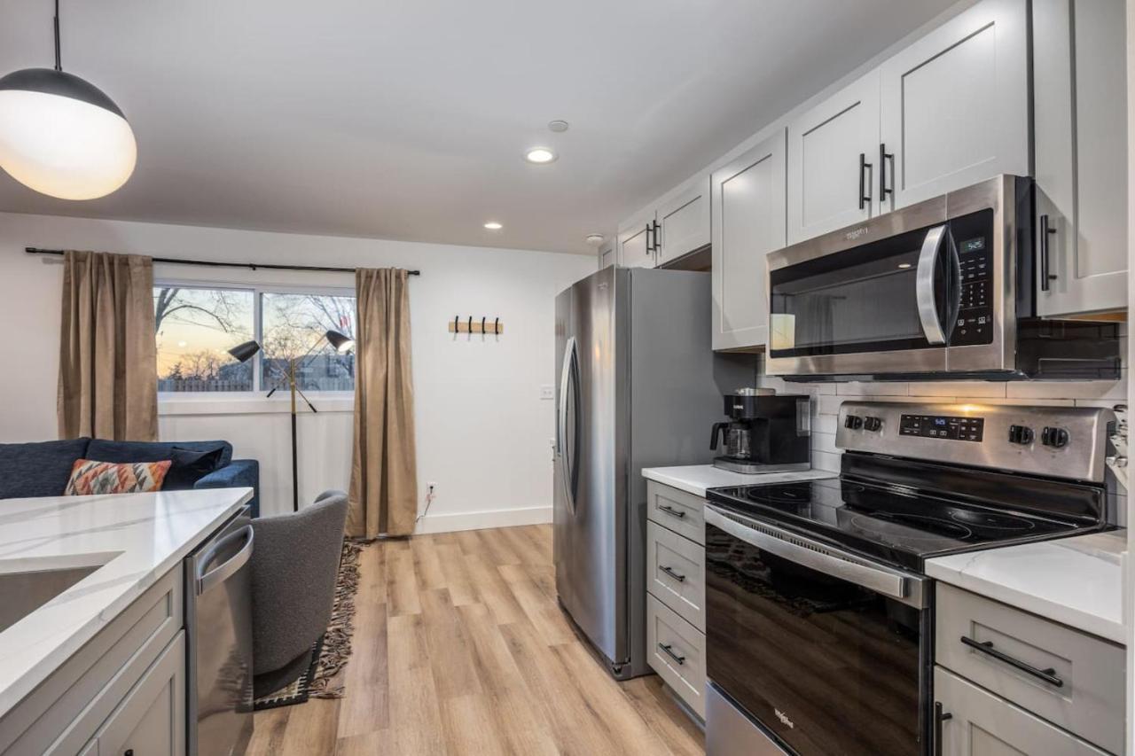 Multi-condo Building With 7 Units 15 Bedrooms 22 Beds And Free Parking