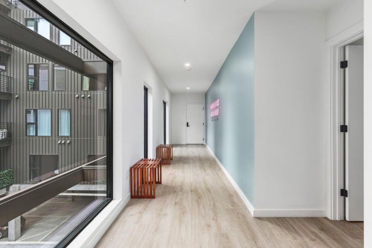 Apartment Luxury In The Gulch With Patio Pool Walk To Broadway