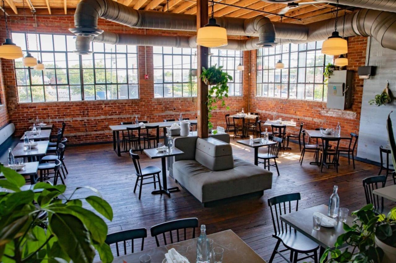 Modern With Rooftop Deck Walk To Coffee Restaurants Brewery Holiday home *