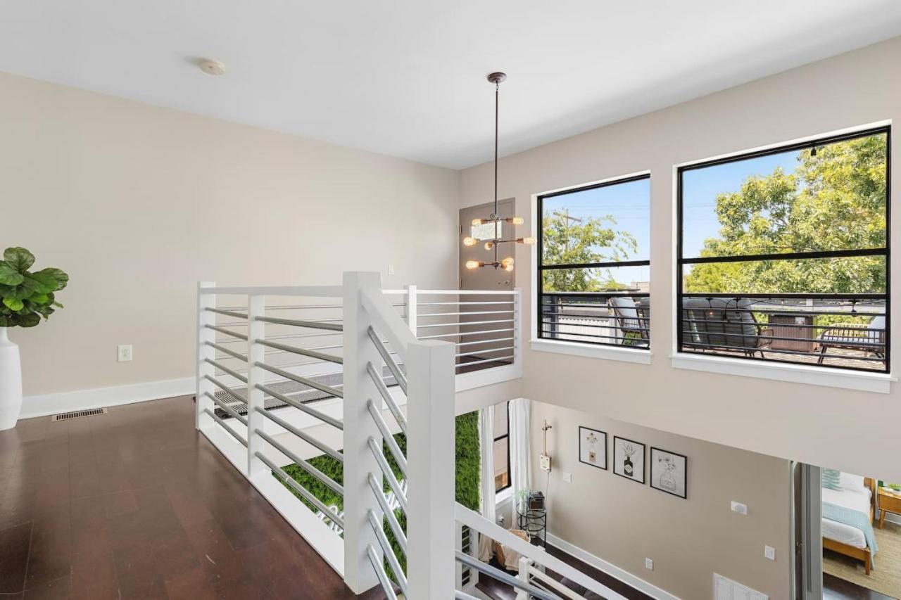 Modern With Rooftop Deck Walk To Coffee Restaurants Brewery Holiday home Nashville