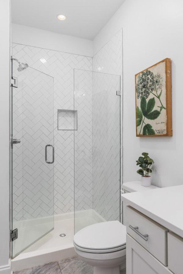 Rooftop Deck Firepit And Garage Walk To 12 South And Restaurants Holiday home