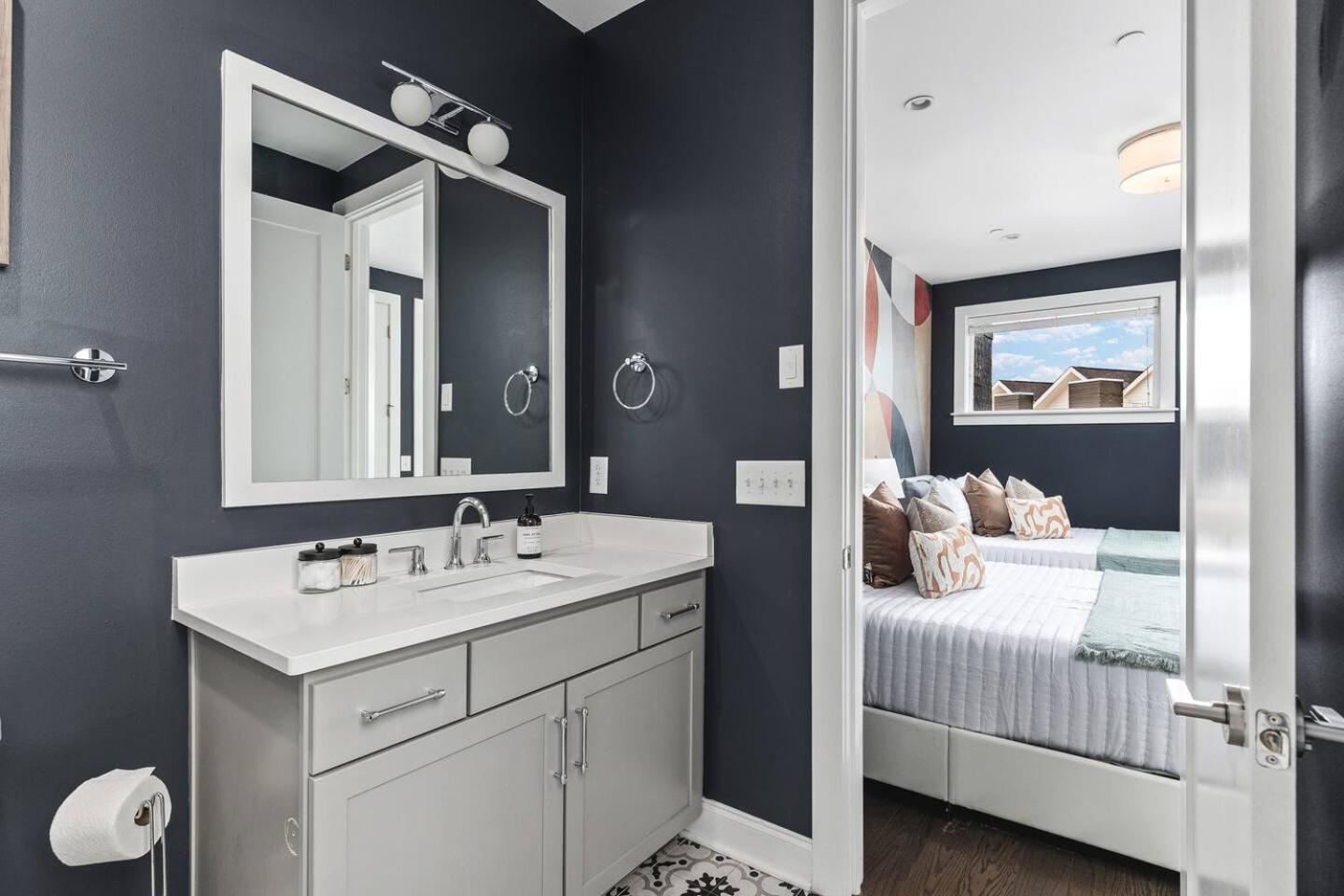 Holiday home Rooftop Deck Firepit And Garage Walk To 12 South And Restaurants *