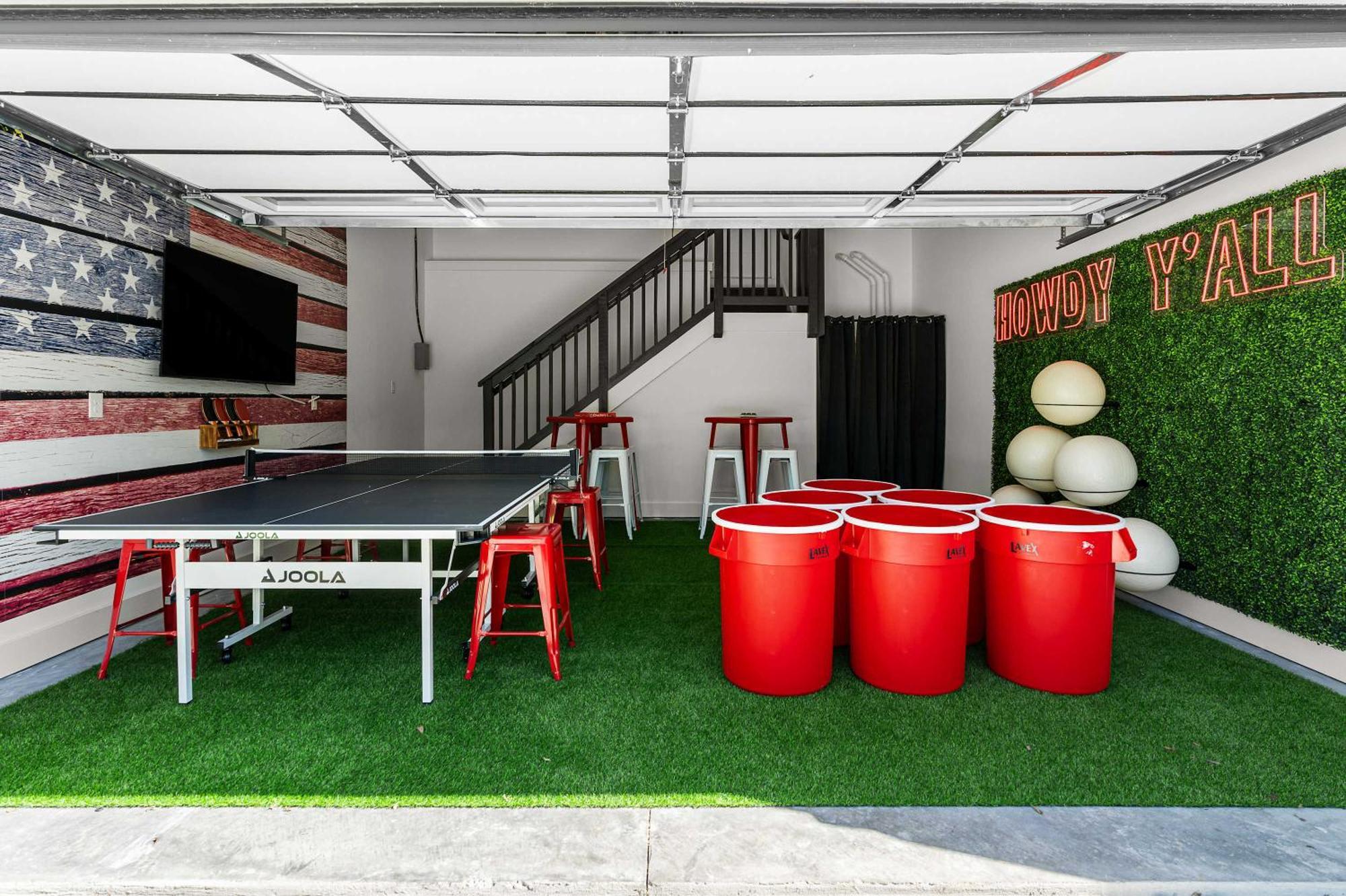The Americana Abode Rooftop Hot Tub Game Holiday home
