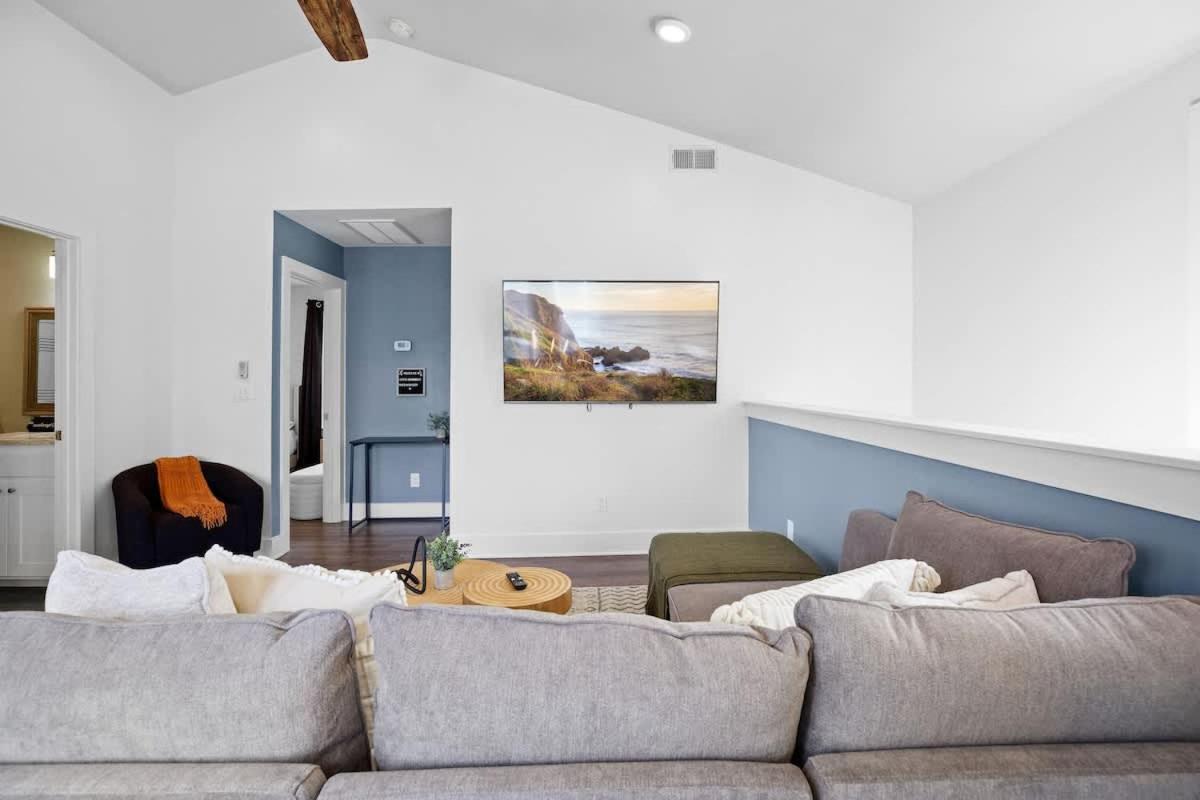 5 Mins To Downtown 2 Bed 1 Bath 2 Car Garage Holiday home