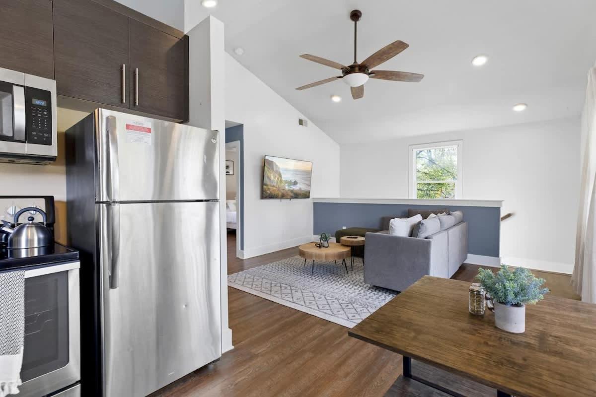 5 Mins To Downtown 2 Bed 1 Bath 2 Car Garage Holiday home