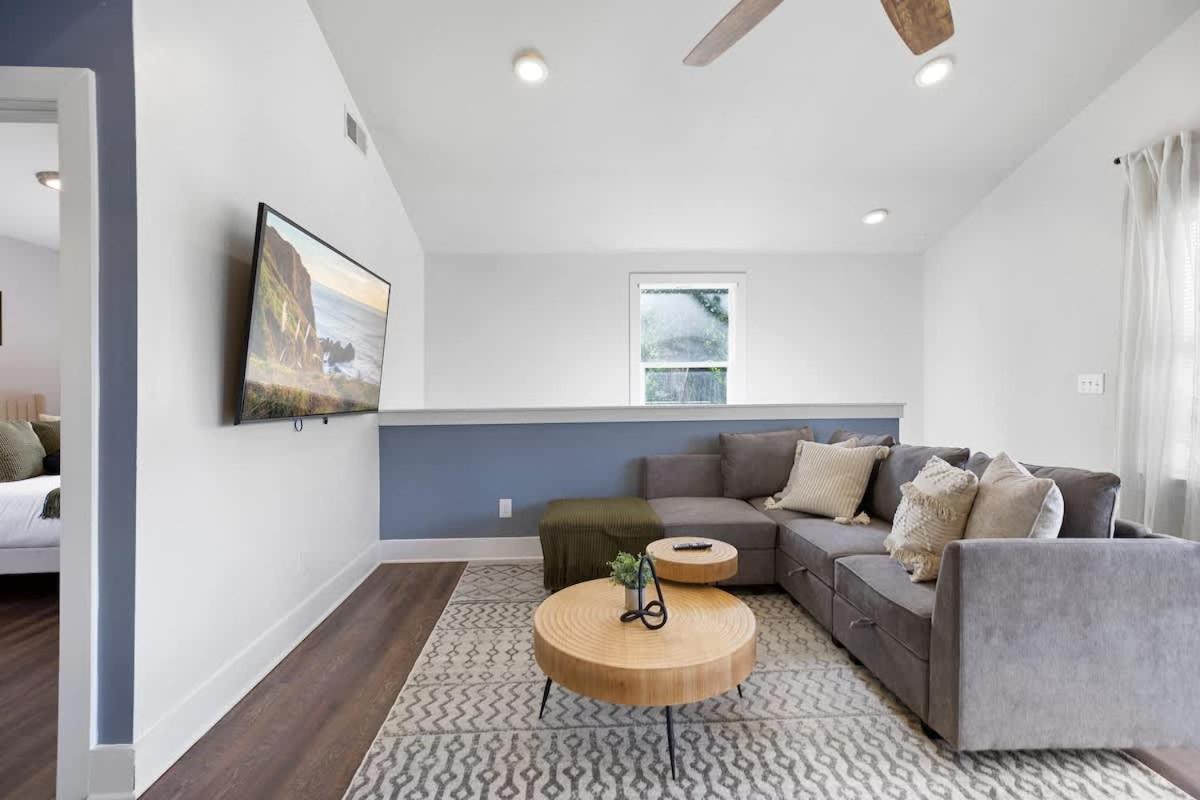 5 Mins To Downtown 2 Bed 1 Bath 2 Car Garage *