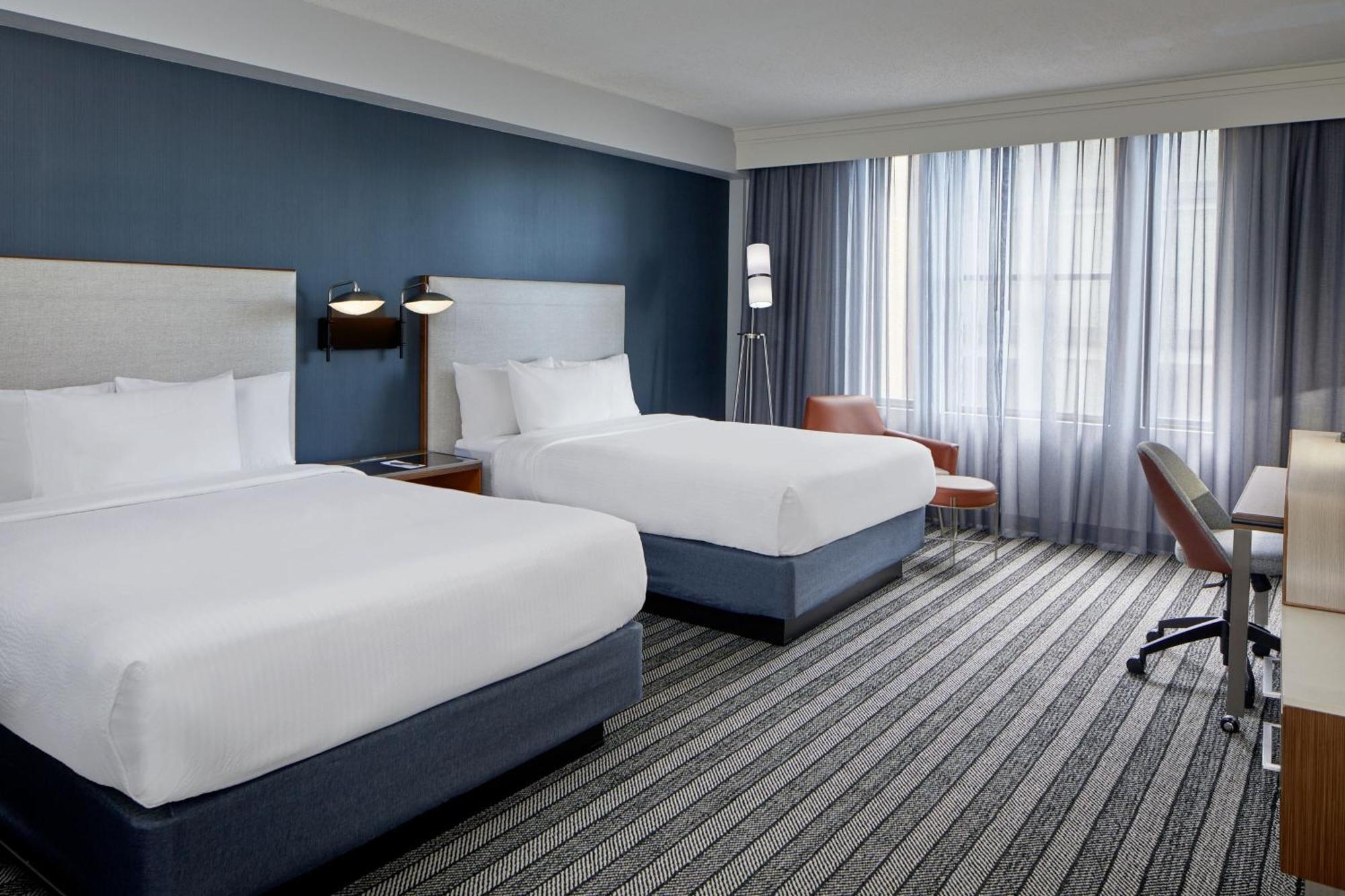 Courtyard By Marriott Downtown 3*