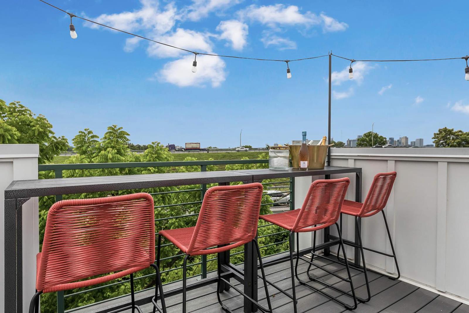 Bourbon & Bubbles - Rooftop Hot Tub & Speakeasy Holiday home Nashville