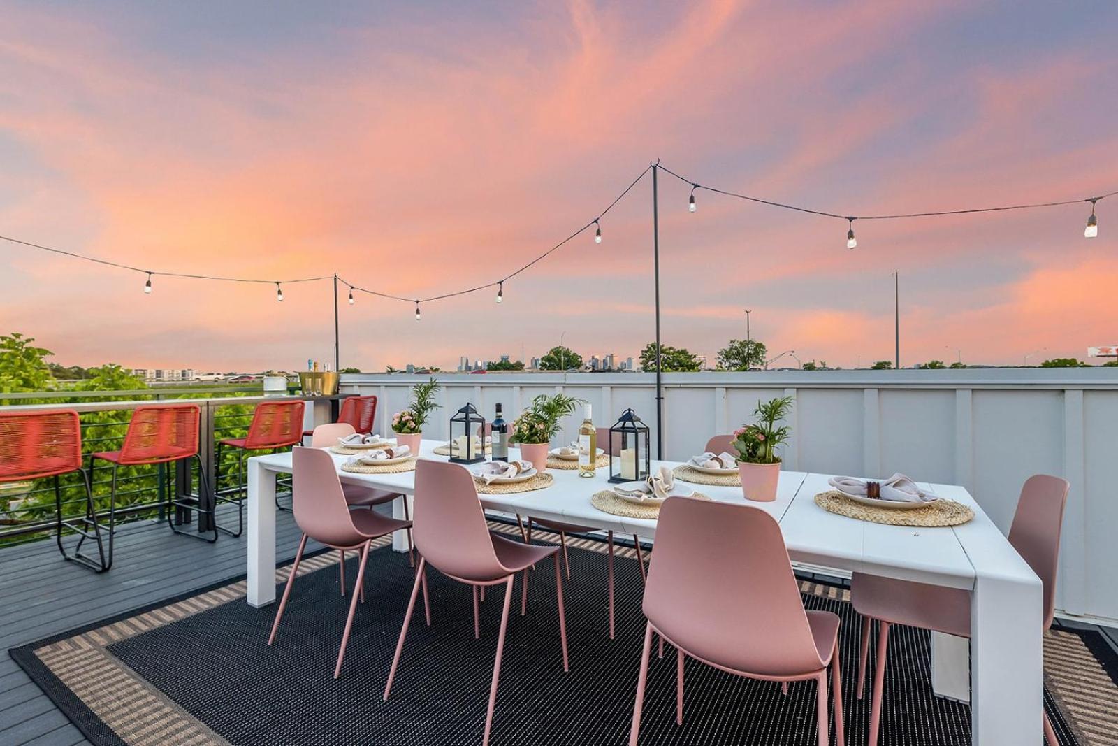 Holiday home Bourbon & Bubbles - Rooftop Hot Tub & Speakeasy *