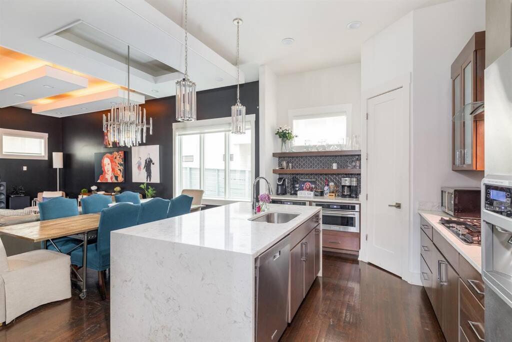 Luxury House - Heated Pool - In The Gulch - Walk Anywhere