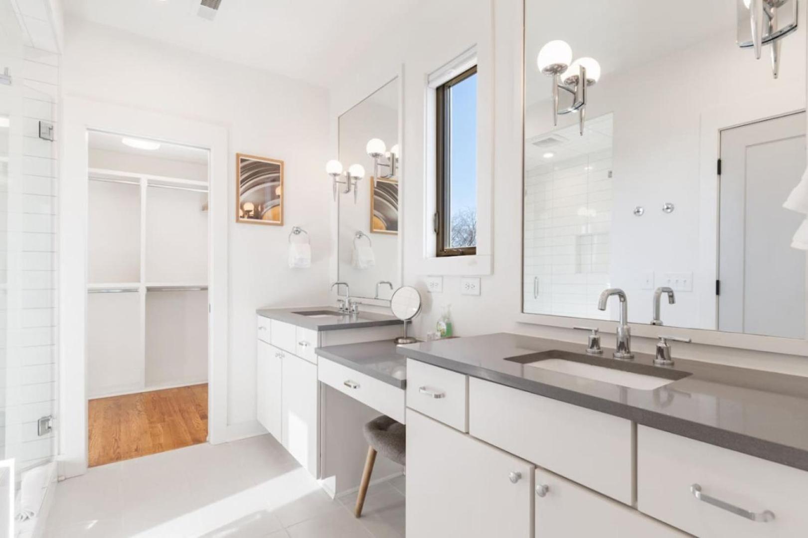 11 Beds 6 Full Baths With Rooftop Deck