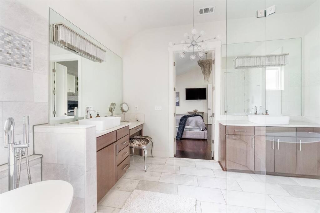 Luxury House - Heated Pool - In The Gulch - Walk Anywhere Holiday home *