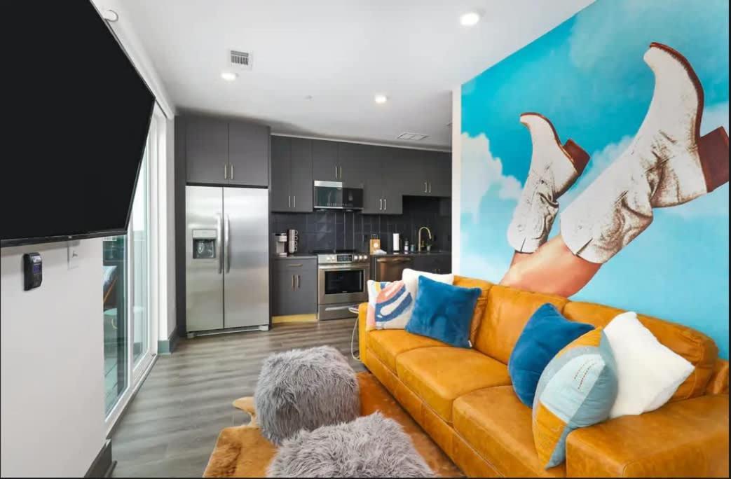 Muse- Morgan Wallen Speakeasy And Giant Balcony Holiday home *