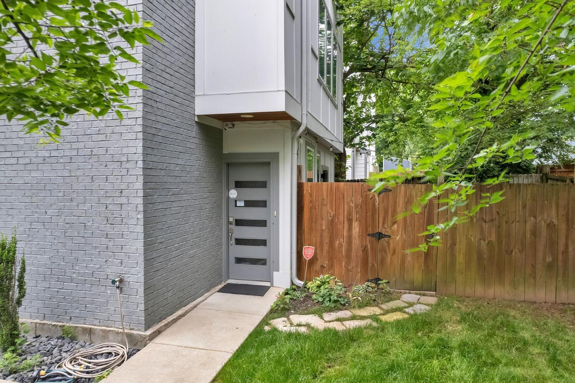 Holiday home Lux East Nash-hot Tub & Rooftop Patio