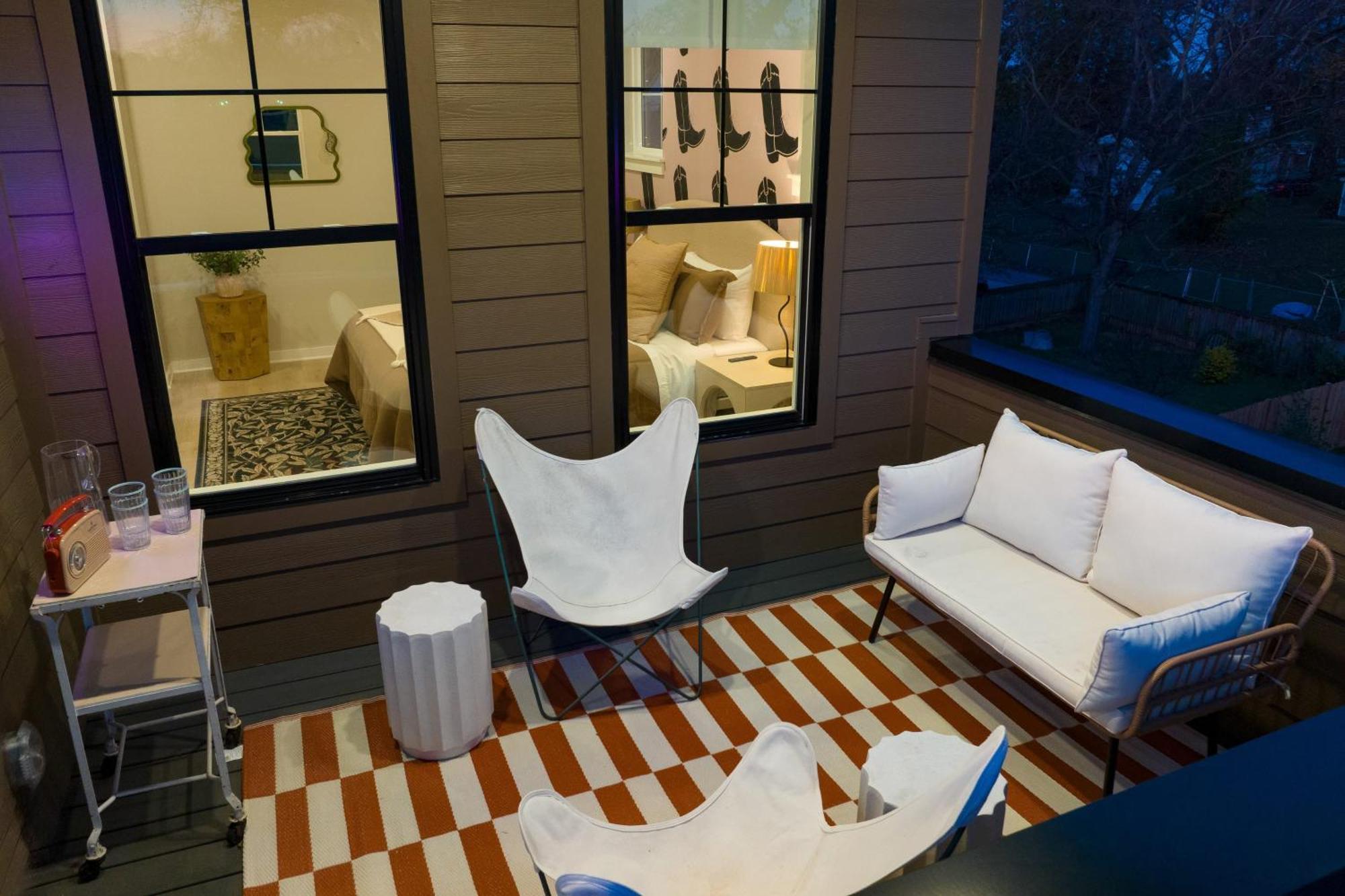 The Stage By Avantstay Chic 4bdr W Covered Balcony Modern Newly Built Holiday home