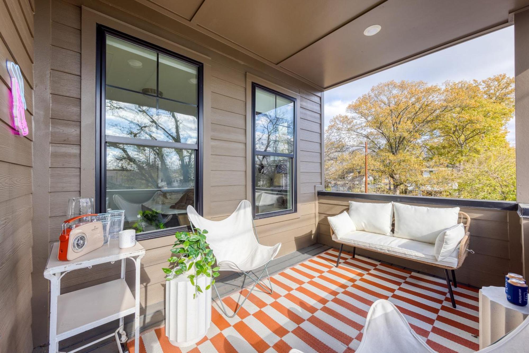 The Stage By Avantstay Chic 4bdr W Covered Balcony Modern Newly Built Holiday home *