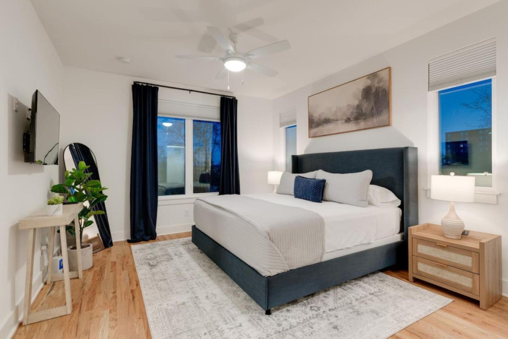 Apartment Luxury With Stunning Rooftop Views!
