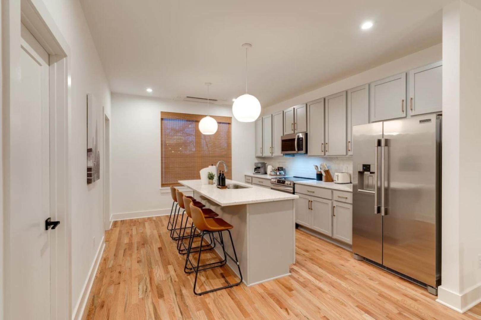 Luxury With Stunning Rooftop Views!