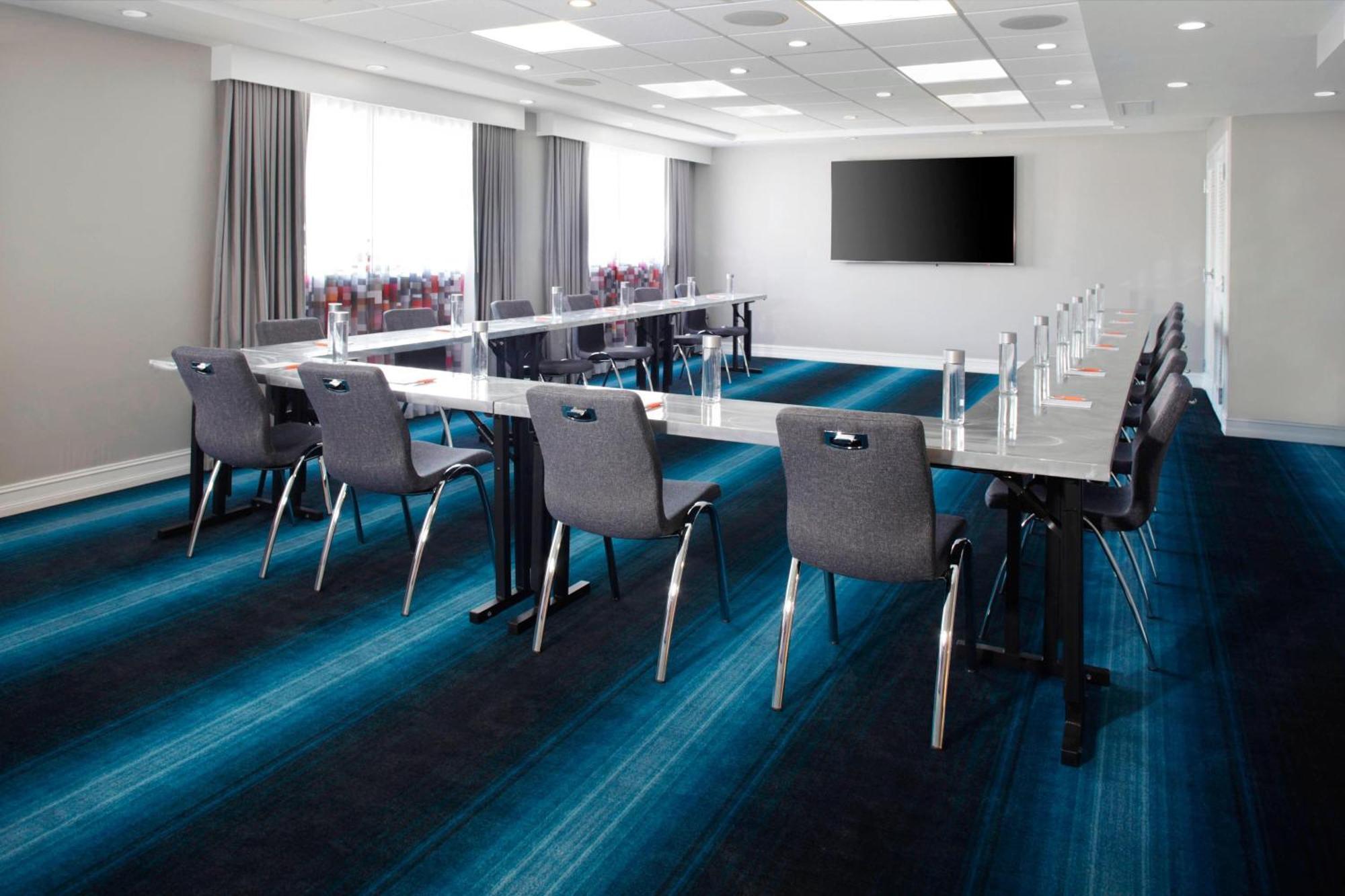 Aloft West End 3*