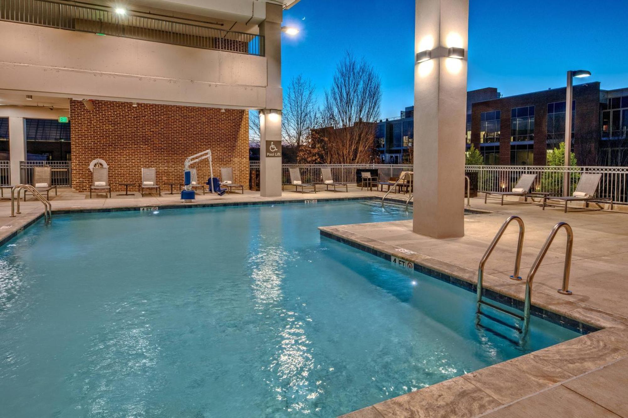 By Marriott Hills 3*