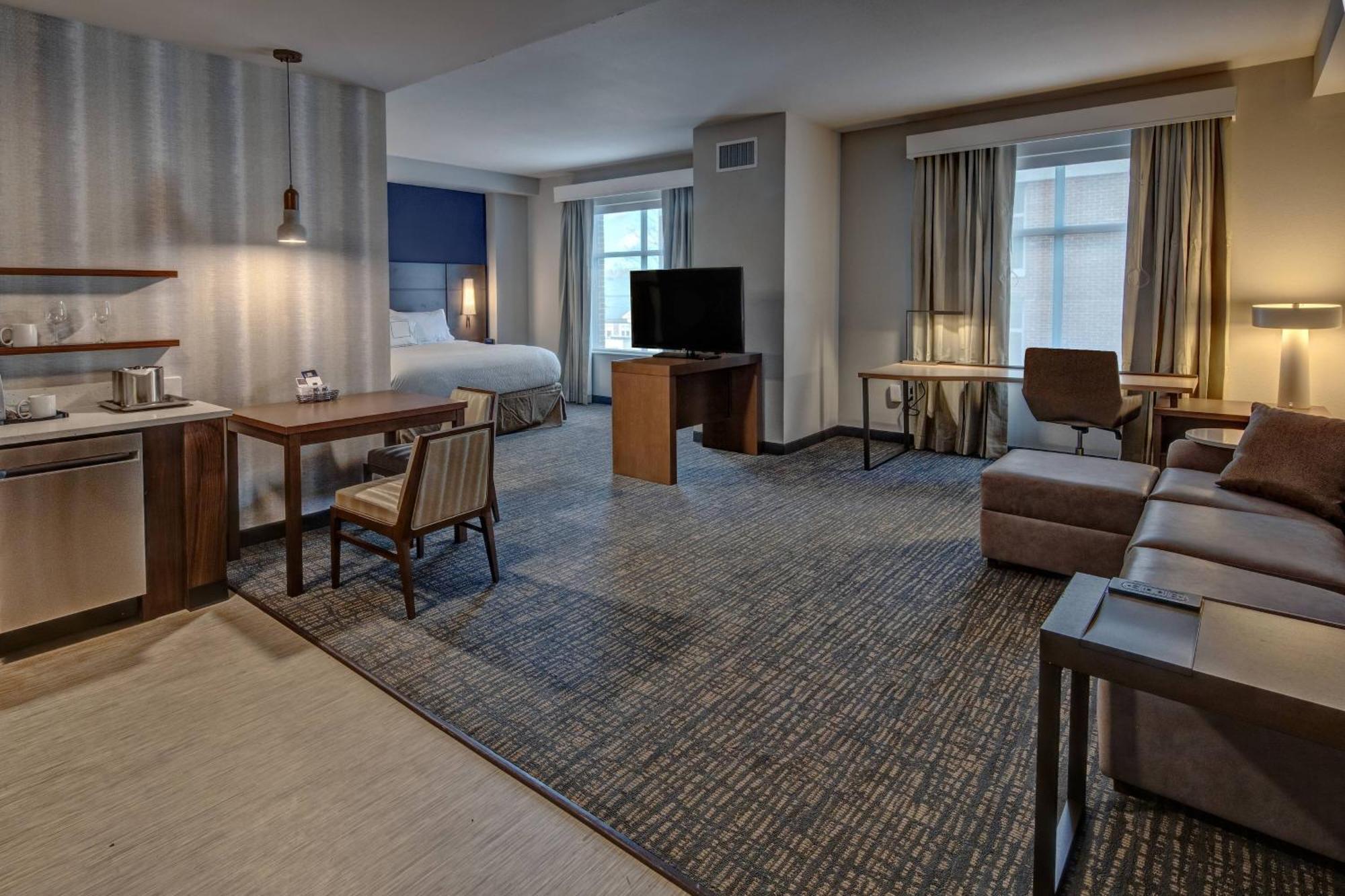 By Marriott Hills Hotel 3*
