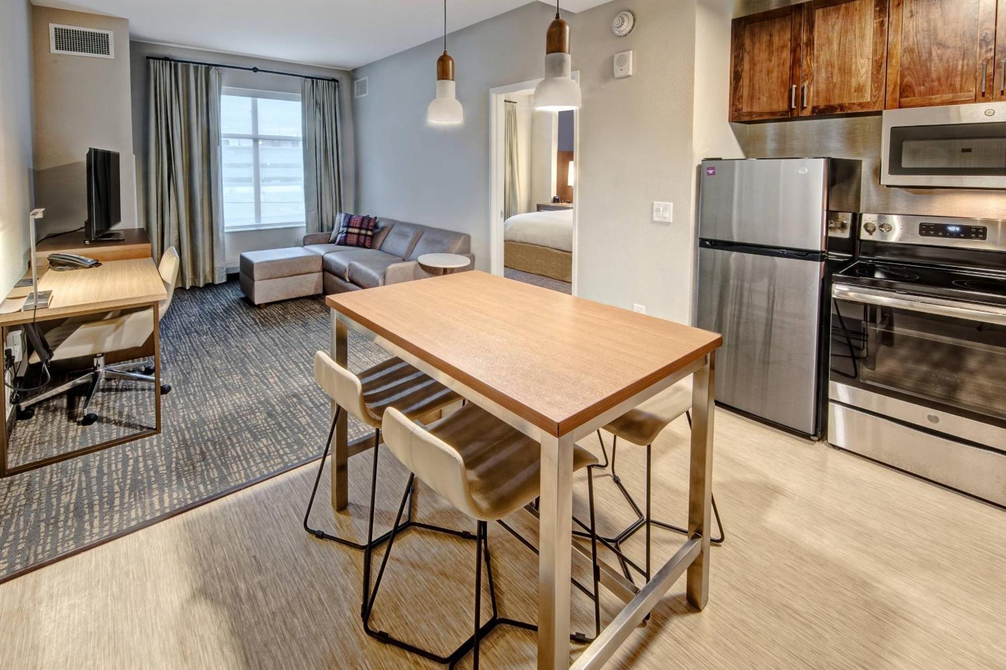 Hotel By Marriott Hills 3*