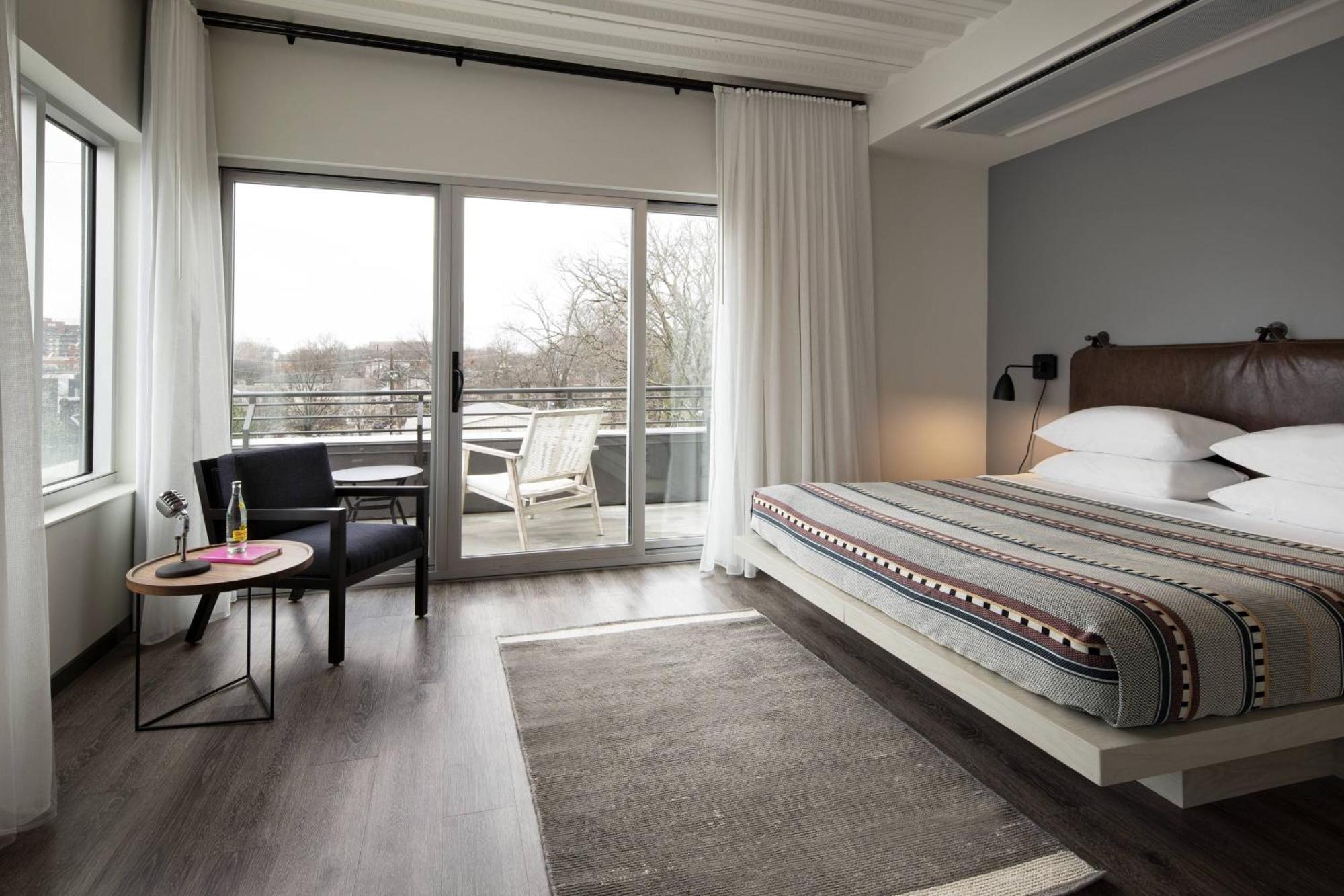Moxy Vanderbilt Area Hotel 4*