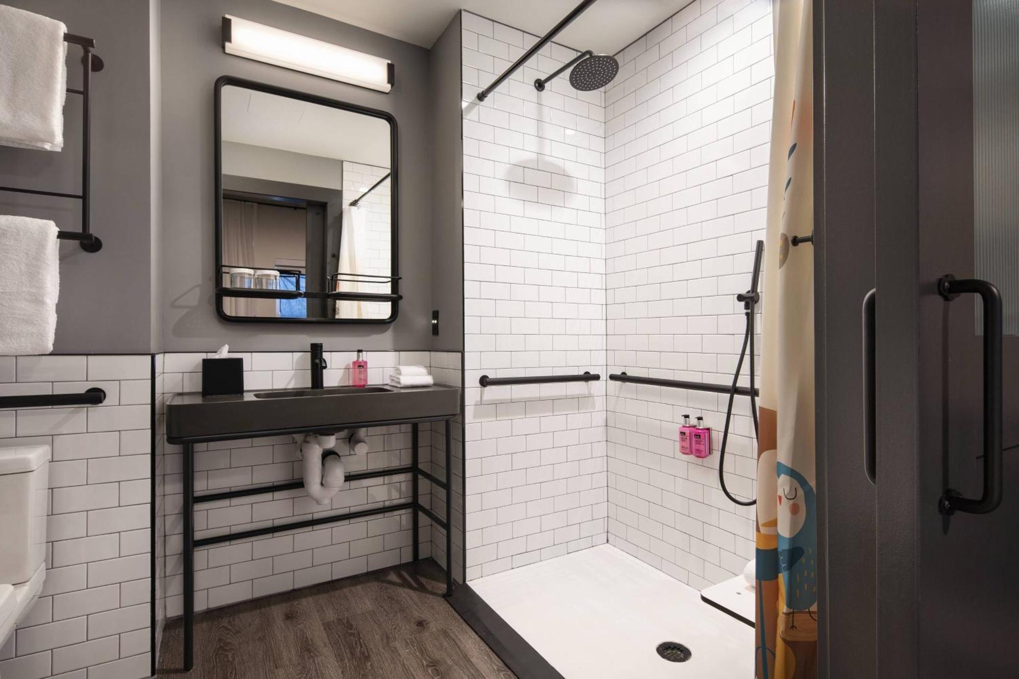 Hotel Moxy Vanderbilt Area Nashville