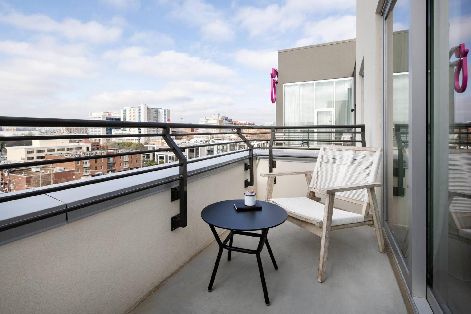 Moxy Vanderbilt Area 4*