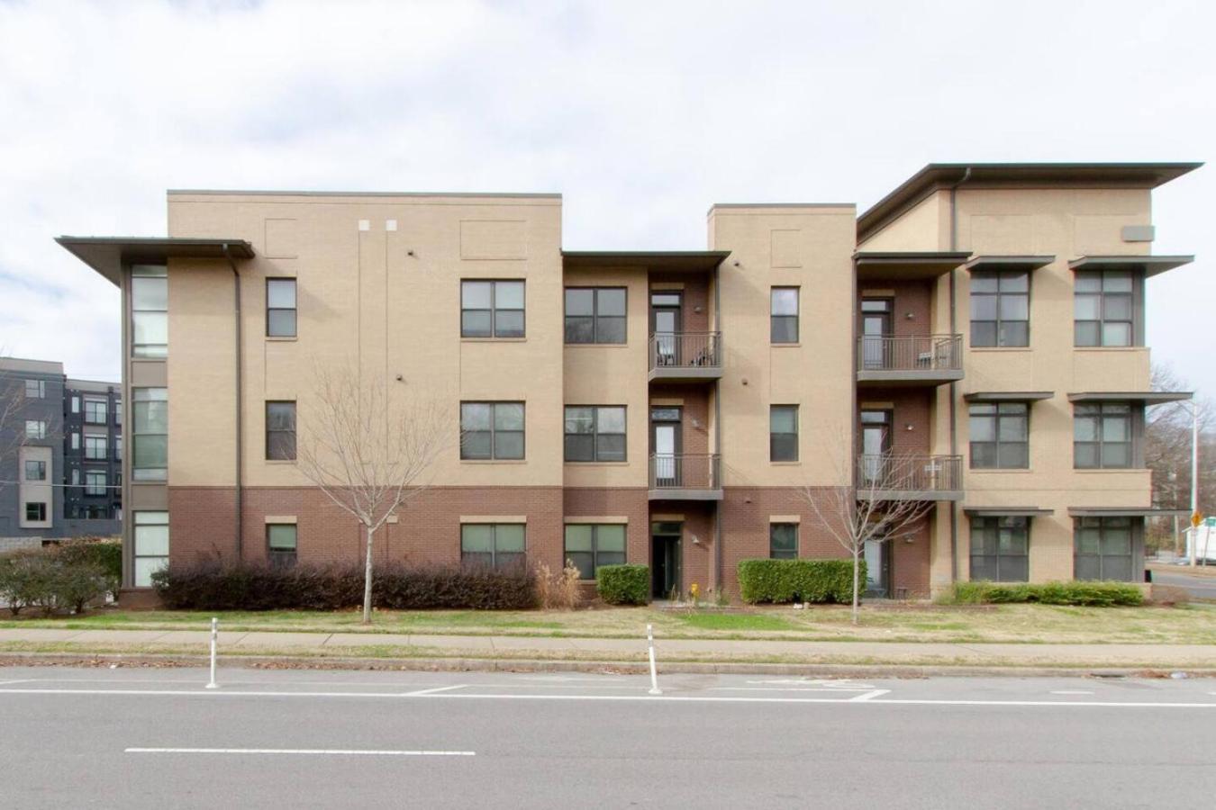 Contemporary Music Row Belmont Area Apartment *