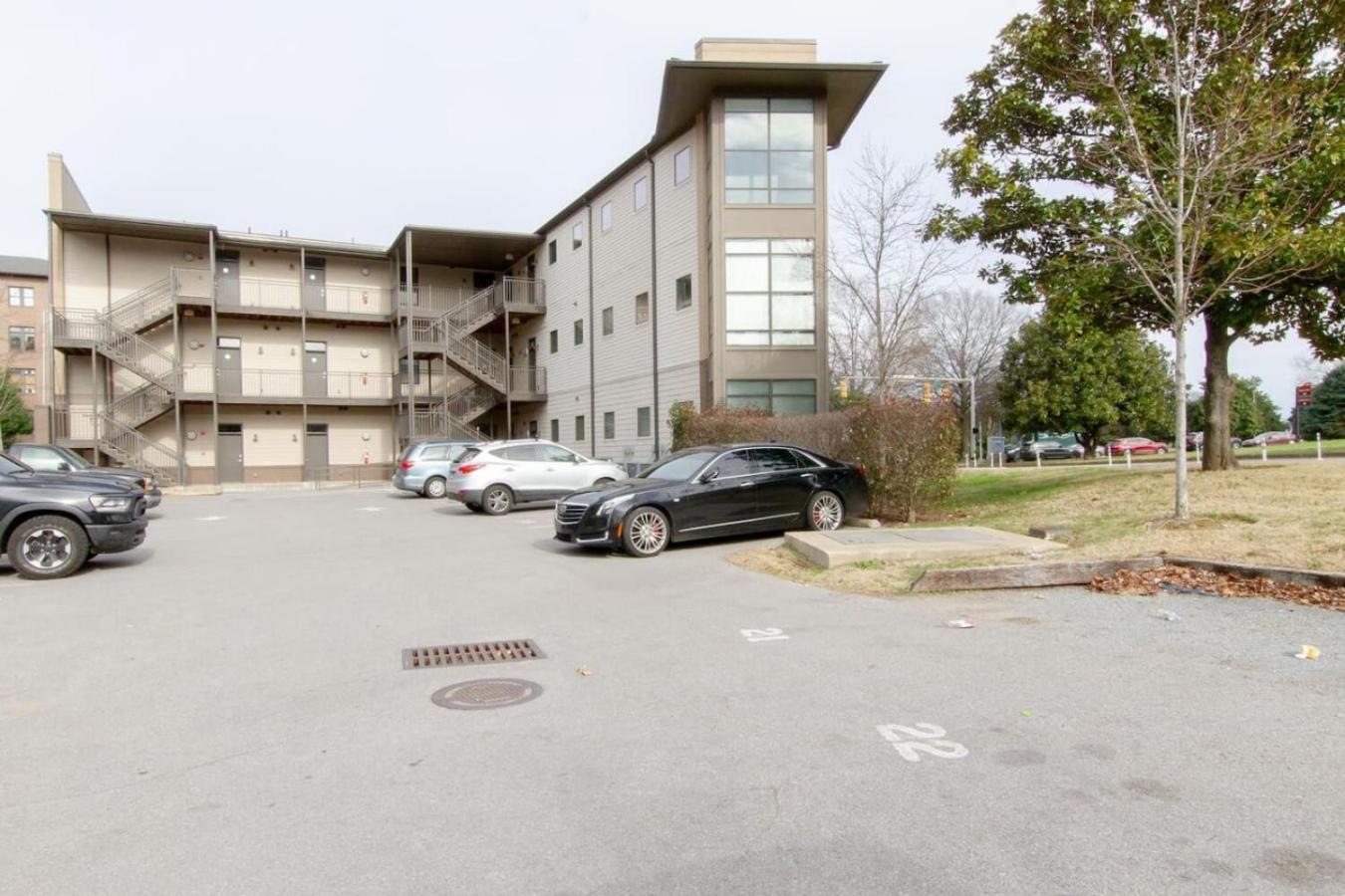 Contemporary Music Row Belmont Area Apartment Nashville