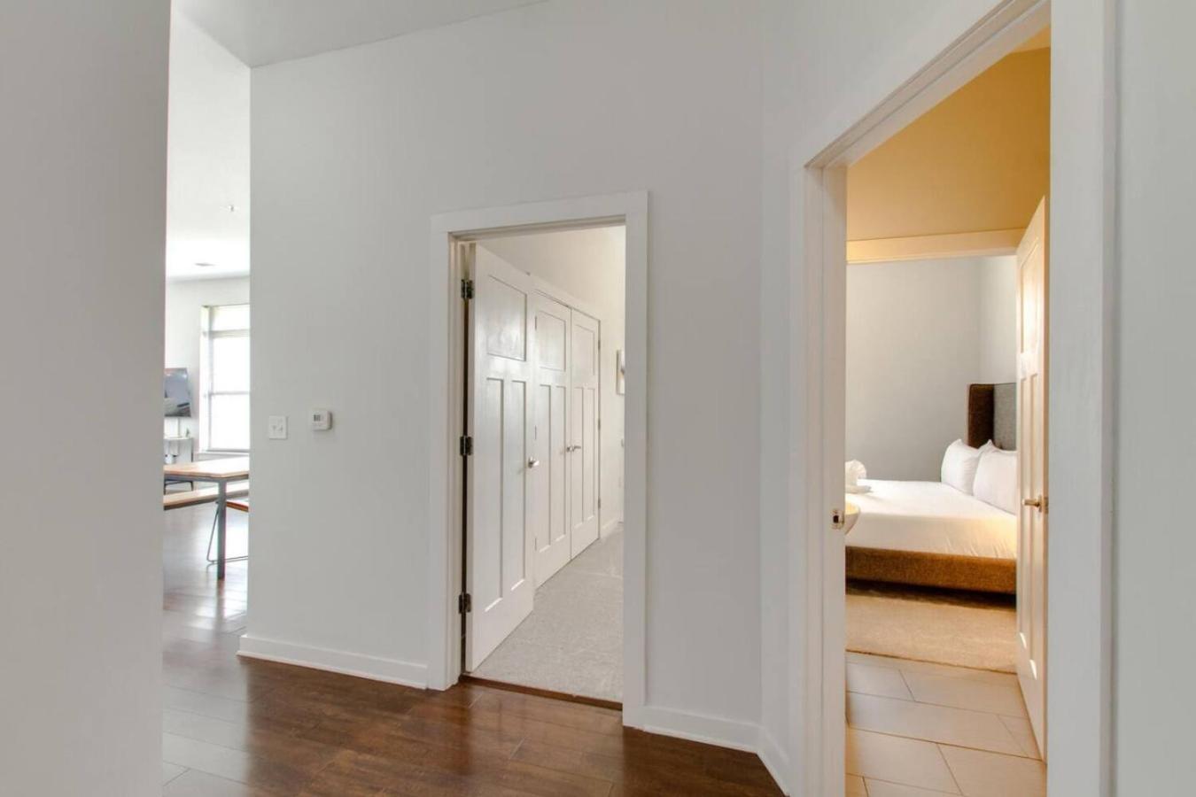 Contemporary Music Row Belmont Area Apartment Nashville