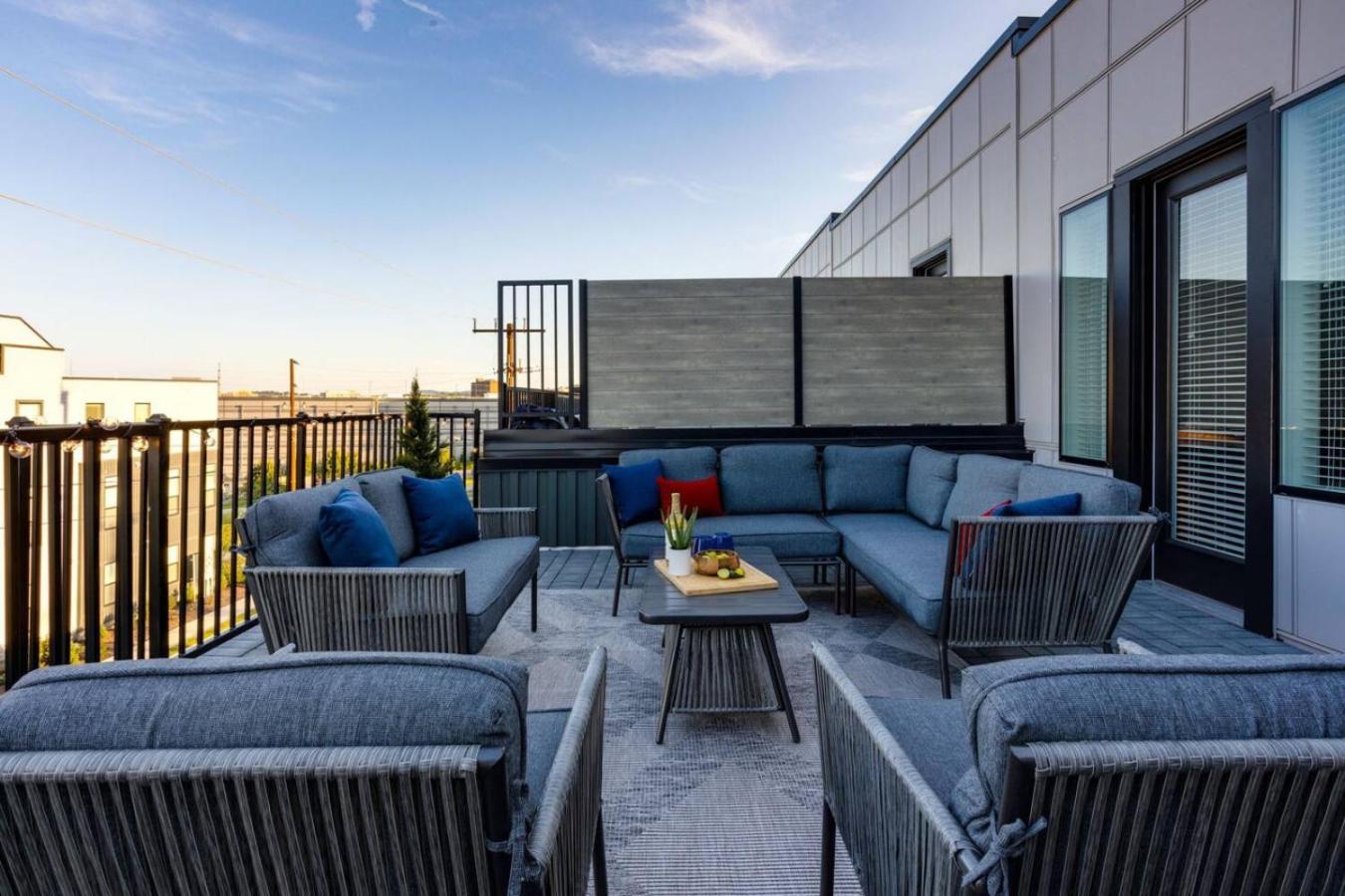 Large Royal Townhome Beautiful Design And Rooftop Nashville