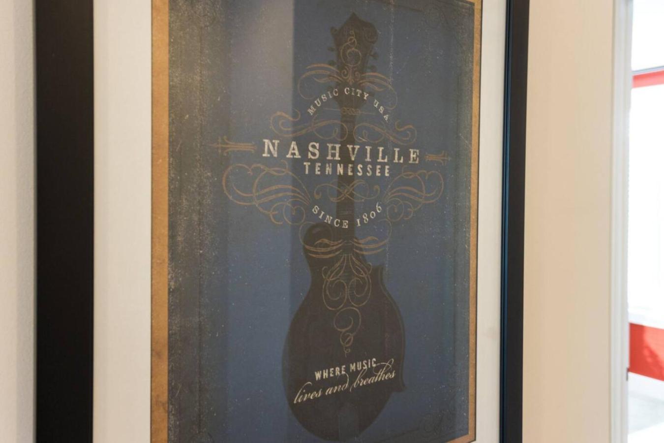 Large Royal Townhome Beautiful Design And Rooftop Nashville