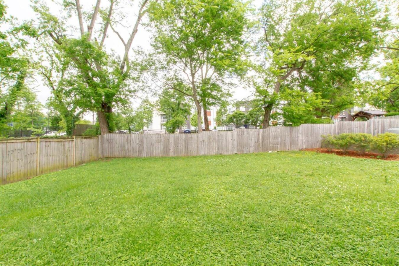 East Paradise 4 Bedroom Large Backyard