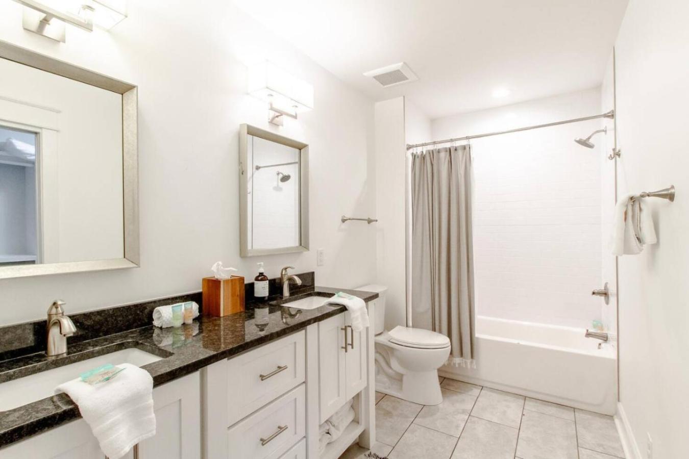 Holiday home East Paradise 4 Bedroom Large Backyard