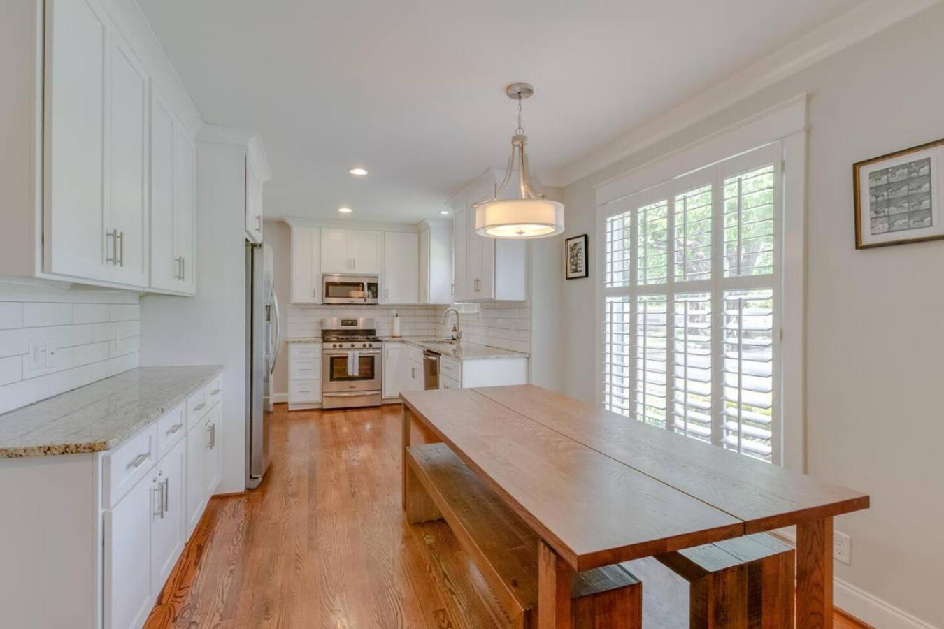 East Paradise 4 Bedroom Large Backyard