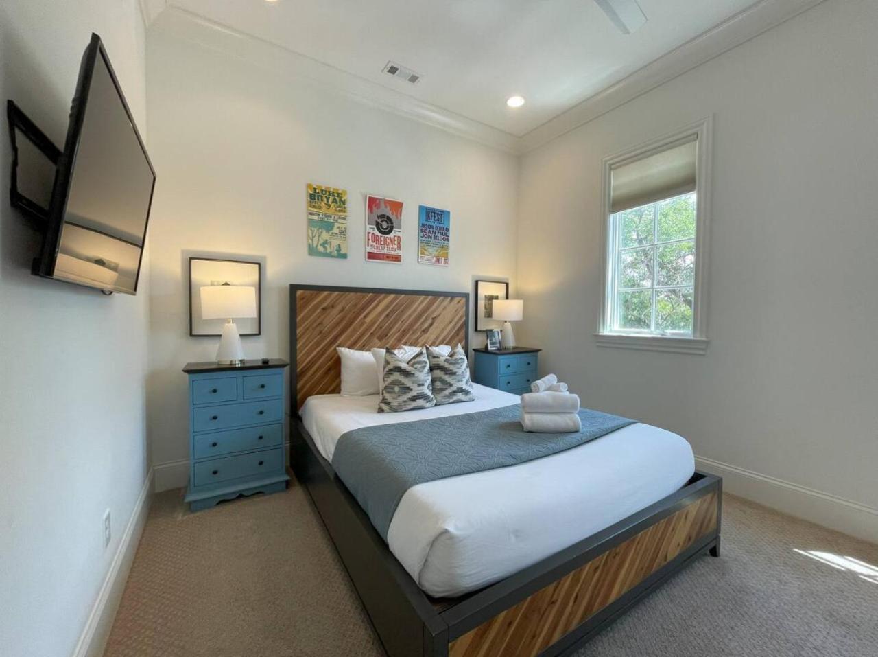 Spacious Wonderful Townhome Downtown Location Holiday home *