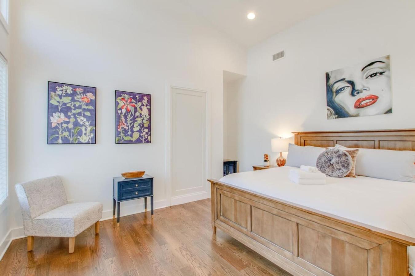 Modern Game Table Minutes To Broadway Holiday home Nashville