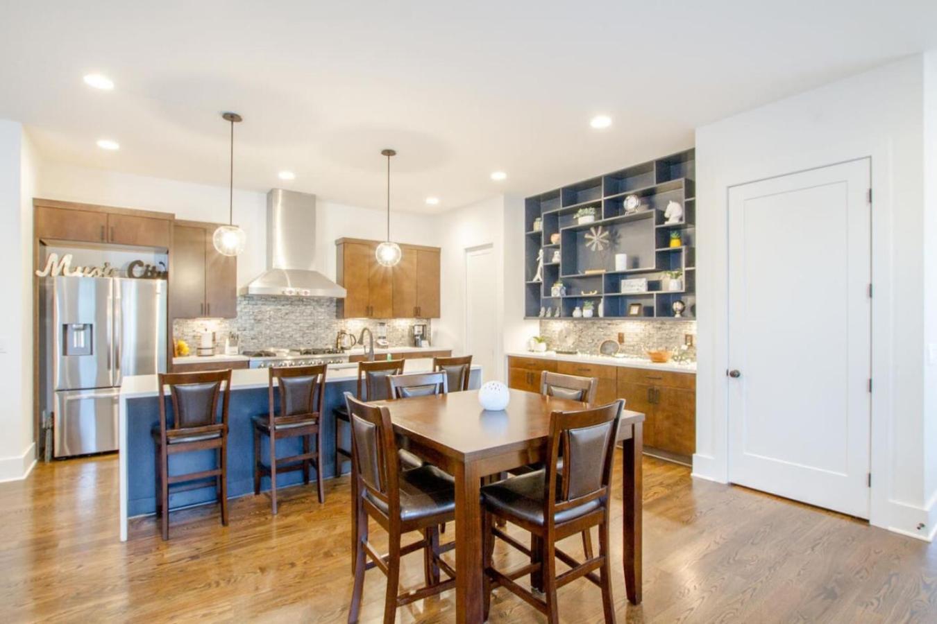 Holiday home Modern Game Table Minutes To Broadway *