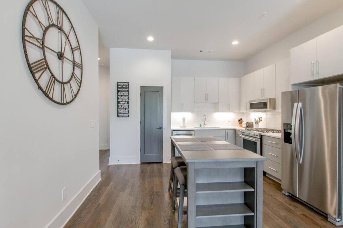 Large Impressive Townhome Private Viewing Terrace *