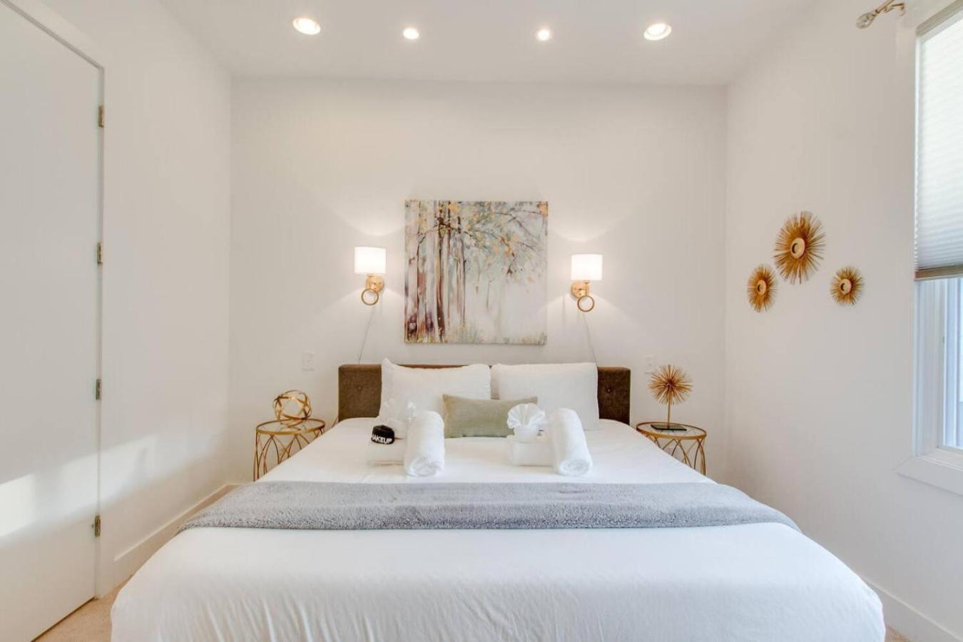 Holiday home Spacious And Sleek Amazing Location Patio Space *