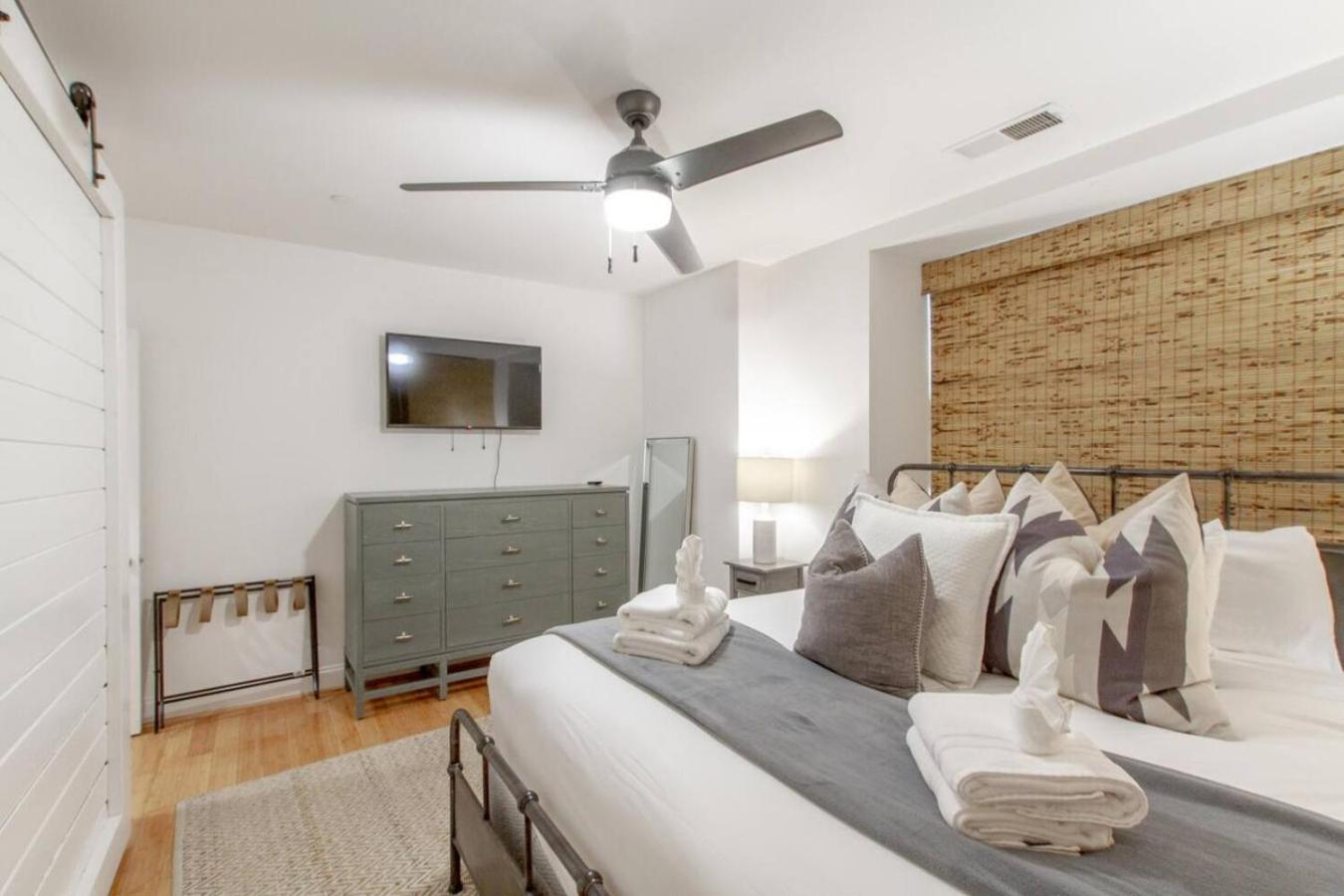 The Downtown Delight Holiday home