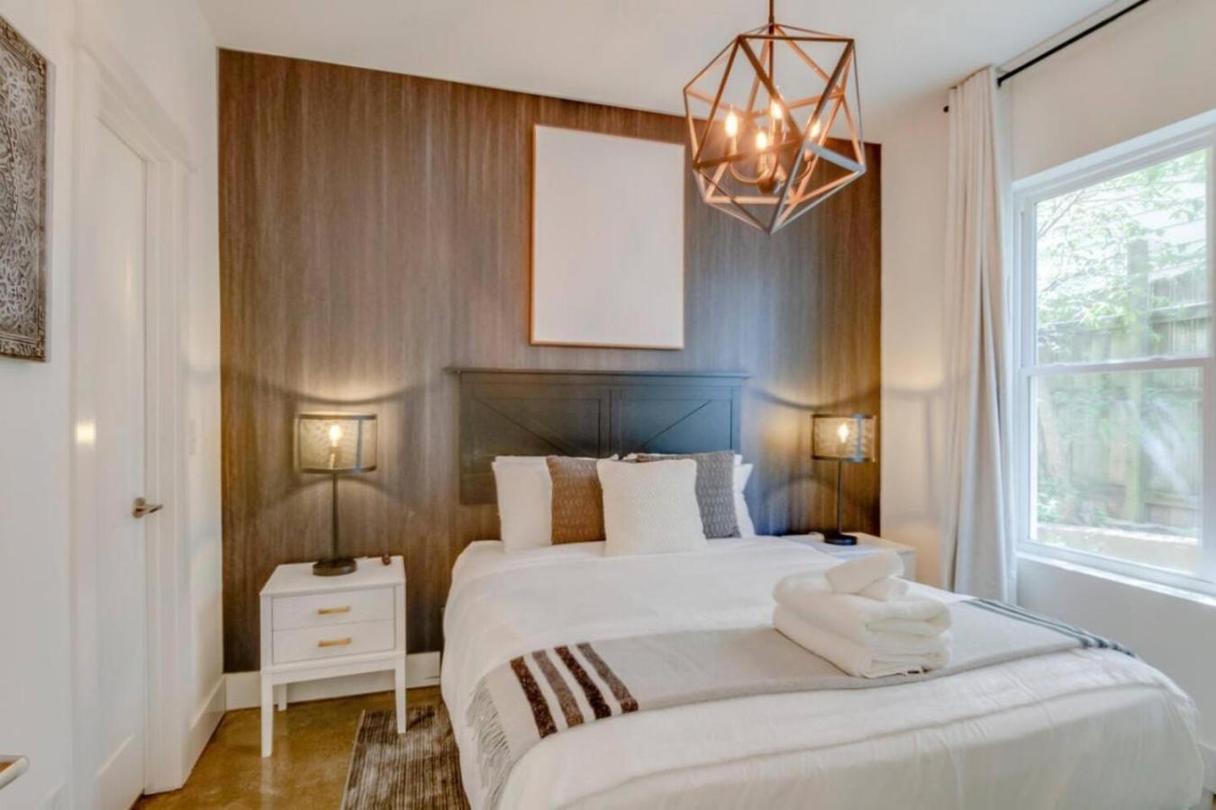 Urban Living- Rooftop Hangout- Hillsboro Village Holiday home Nashville