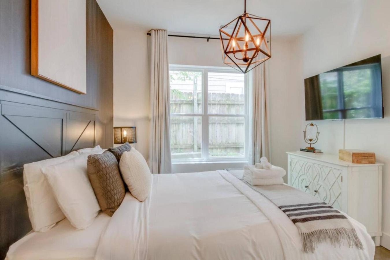 Urban Living- Rooftop Hangout- Hillsboro Village Holiday home