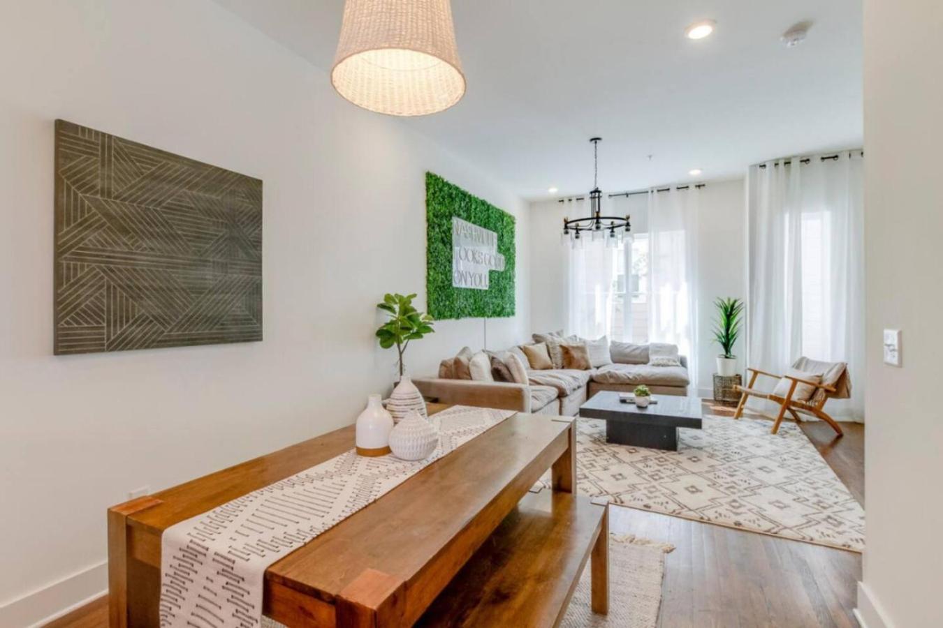 Urban Living- Rooftop Hangout- Hillsboro Village Holiday home Nashville