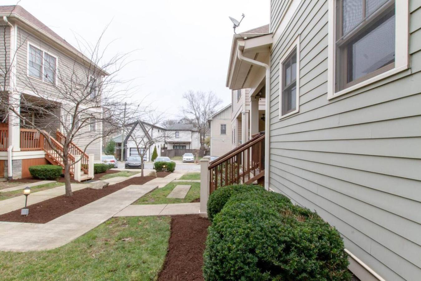 Vibrant Trendy Two Bedroom Near Marathon Village Holiday home *