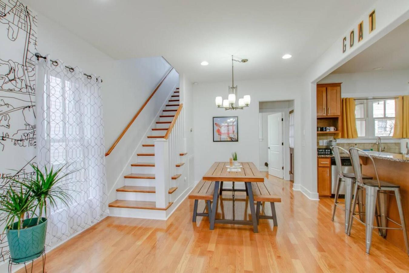 Vibrant Trendy Two Bedroom Near Marathon Village Nashville